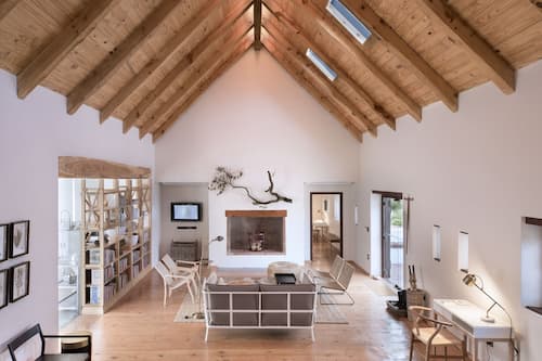 Familienvilla | Wohnbereich | Flachbildfernseher, Kamin