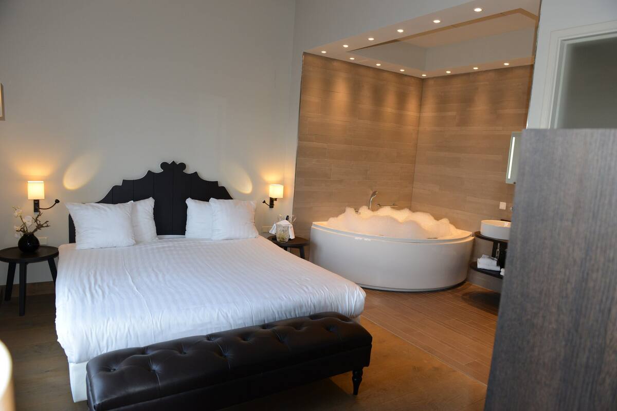 royal suite | premium bedding, in-room safe, individually decorated