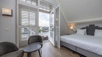 Phòng Suite, quang cảnh hồ | Bộ đồ giường cao cấp, két bảo mật tại phòng, trang trí khác biệt