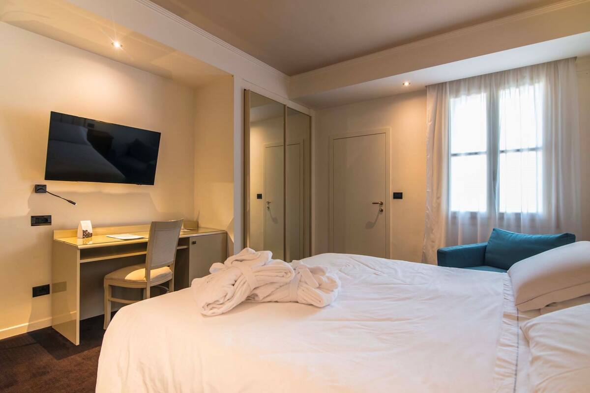 1 phòng ngủ, minibar, két bảo mật tại phòng, bàn 