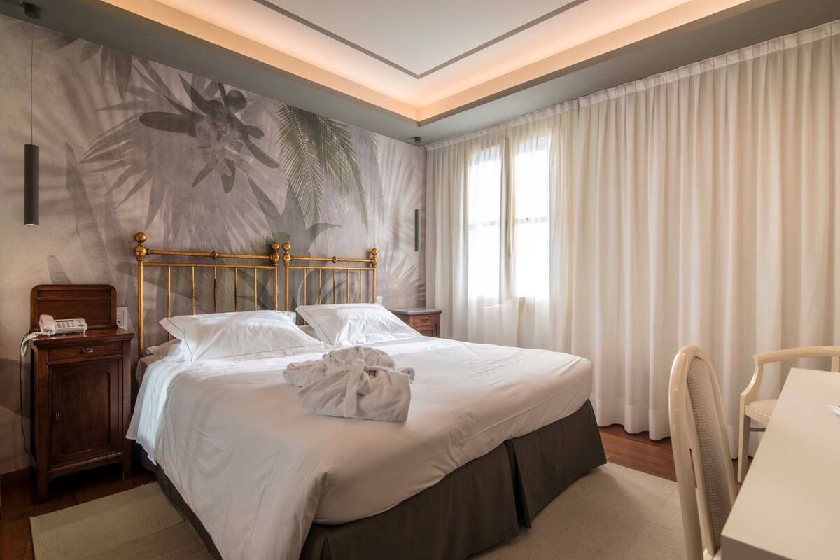 1 phòng ngủ, minibar, két bảo mật tại phòng, bàn 