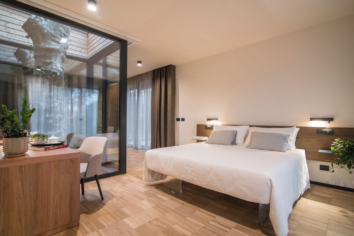 VENDA | 1 bedroom, minibar, in-room safe, desk