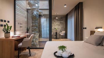 VENDA | 1 bedroom, minibar, in-room safe, desk