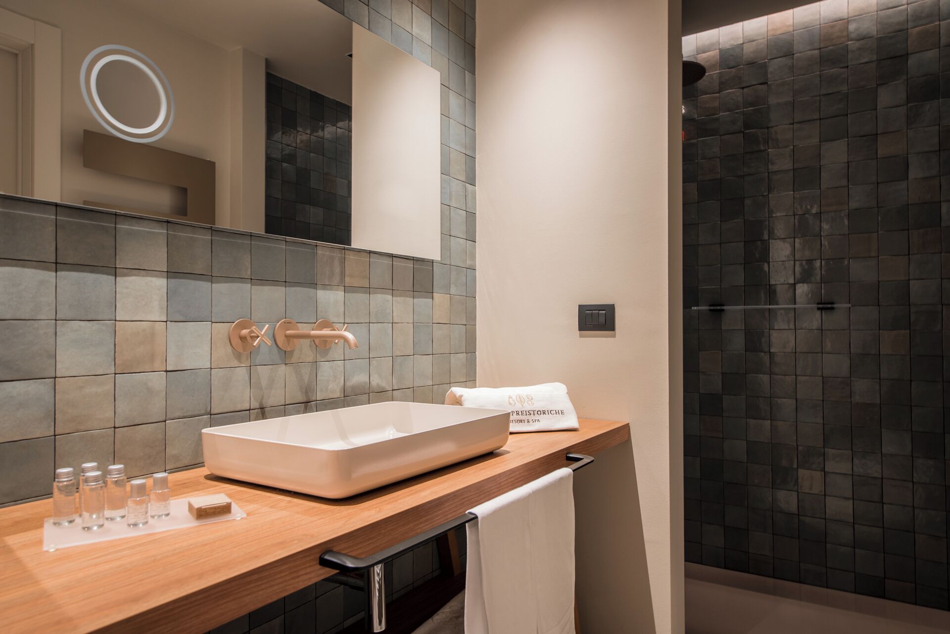 venda | bathroom | shower, rainfall showerhead, free toiletries, hair dryer