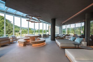 Salas de tratamiento para parejas, un sauna, baño turco