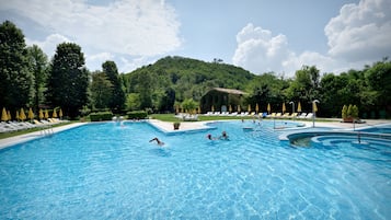 2 indoor pools, 2 outdoor pools, pool umbrellas, sun loungers
