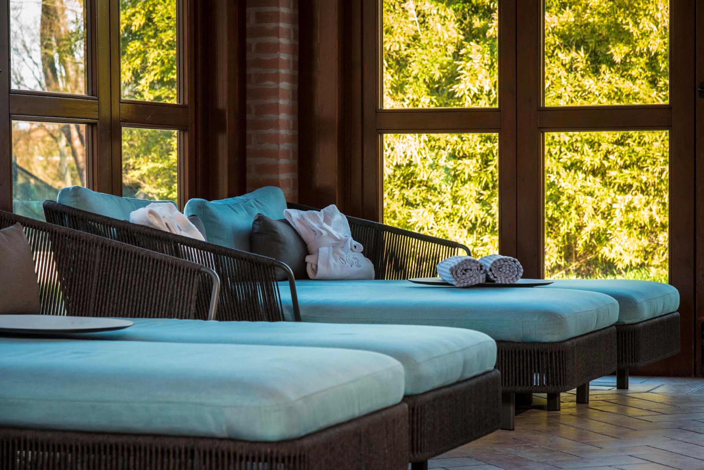 2 indoor pools, 2 outdoor pools, pool umbrellas, pool loungers