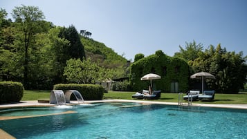 2 indoor pools, 2 outdoor pools, pool umbrellas, pool loungers