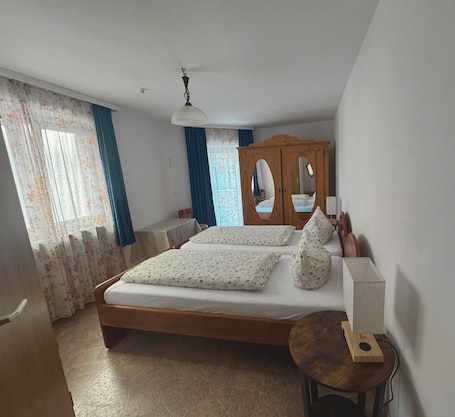 Basic Double or Twin Room | Hypo-allergenic bedding, individually decorated, individually furnished