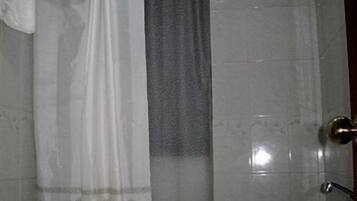 Ducha y bañera combinadas y bañera profunda