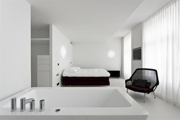 ห้องดับเบิล (Wow Double Room) | ผ้าม่านกันแสง, เตารีด/โต๊ะรีดผ้า, Wi-Fi ฟรี