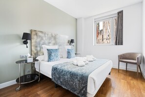 Superior Apartment, 4 Bedrooms, City View | In-room safe, blackout drapes, soundproofing, iron/ironing board - Sensation Sagrada Familia (Barcelona)