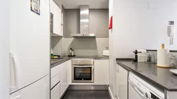 Standard-Suite, 1 Schlafzimmer | Eigene Küche | Großer Kühlschrank, Mikrowelle, Ofen, Herdplatte