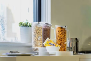 Daily buffet breakfast for a fee - mk | hotel london (London)