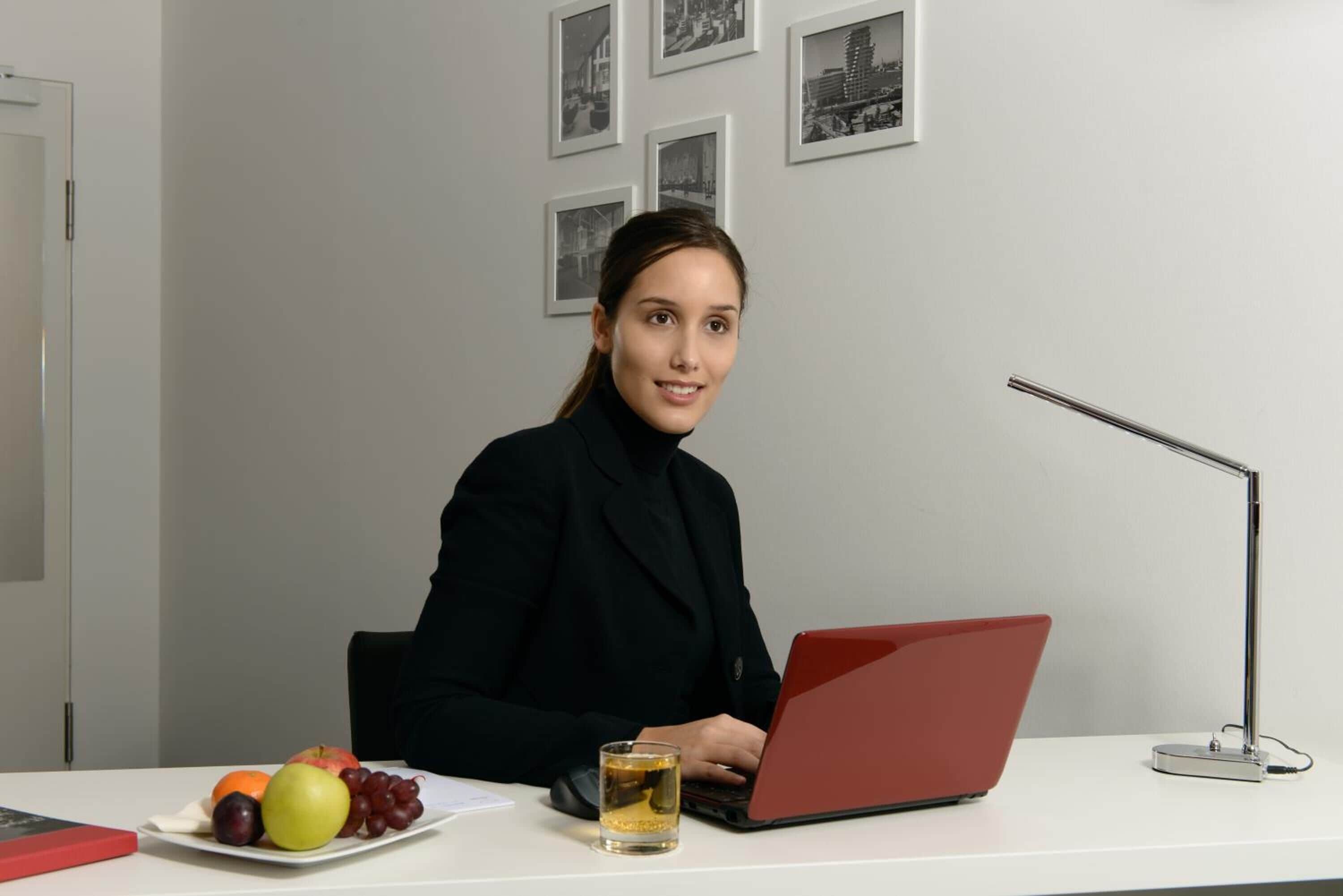 32-inch tv with satellite channels, pay films