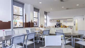 Daily buffet breakfast (GBP 6.50 per person)