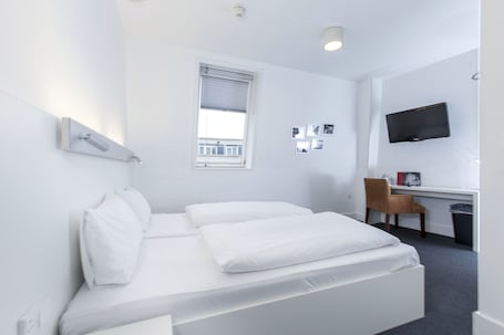 Double Room | 1 bedroom, premium bedding, pillowtop beds, desk