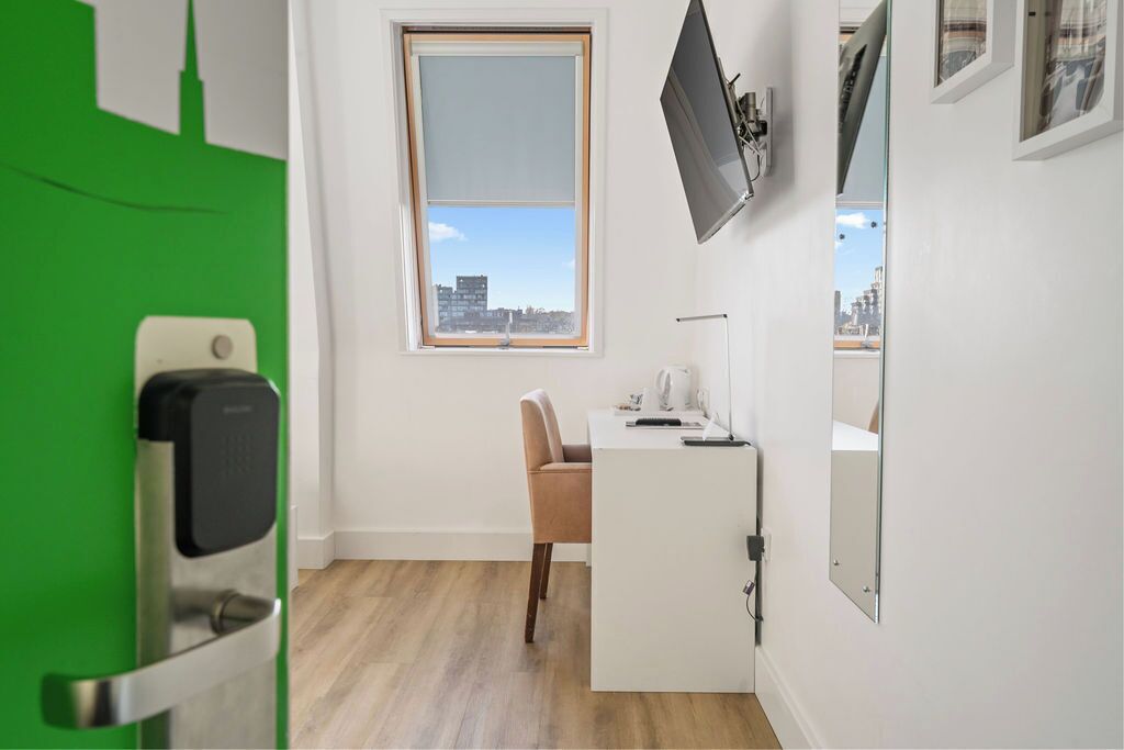 Single Room | 1 bedroom, premium bedding, pillow-top beds, desk