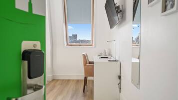 Single Room | 1 chambre, literie de qualité supérieure, surmatelas, bureau