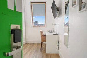 Single Room | 1 bedroom, premium bedding, pillowtop beds, desk