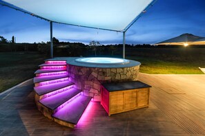 Outdoor spa tub - Casale dei Gelsi Bed & Breakfast (Castiglione in Teverina)