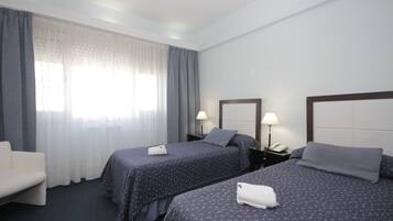 Chambre Double | Coffres-forts dans les chambres, bureau, rideaux occultants