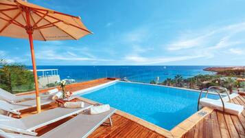 Chambre Supérieure, plusieurs lits, vue mer (Farida Villa) | Draps en coton égyptien, literie hypoallergénique, minibar