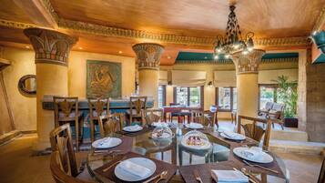 Chambre Supérieure, plusieurs lits, vue mer (Cleopatra Villa) | Salle à manger