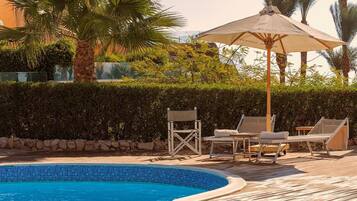 3 piscinas externas, barracas de cortesia, guarda-sóis