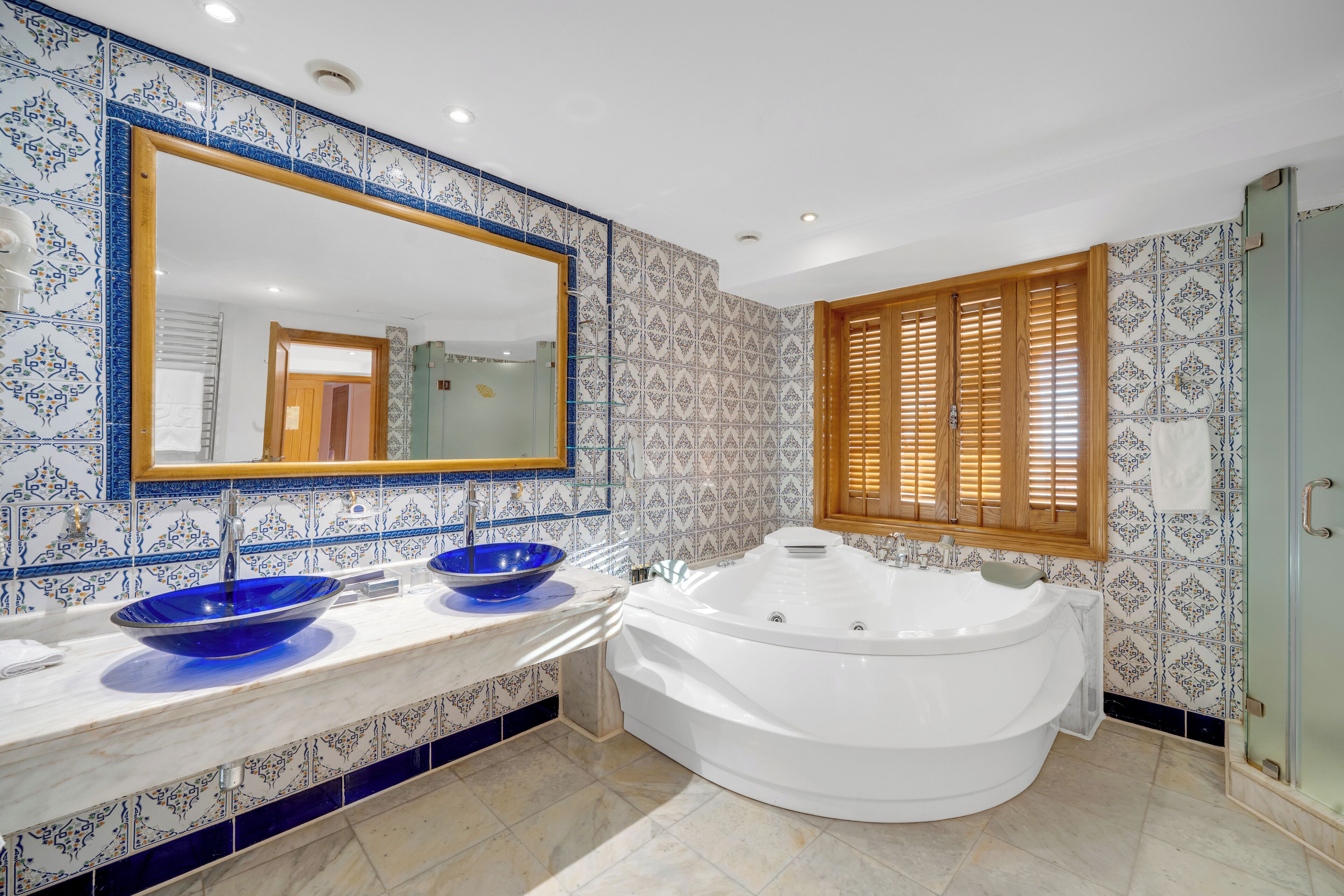 superior room, 3 single beds, sea view (alexandria villa) | bathroom | combined shower/bathtub, deep-soaking bathtub, rainfall showerhead