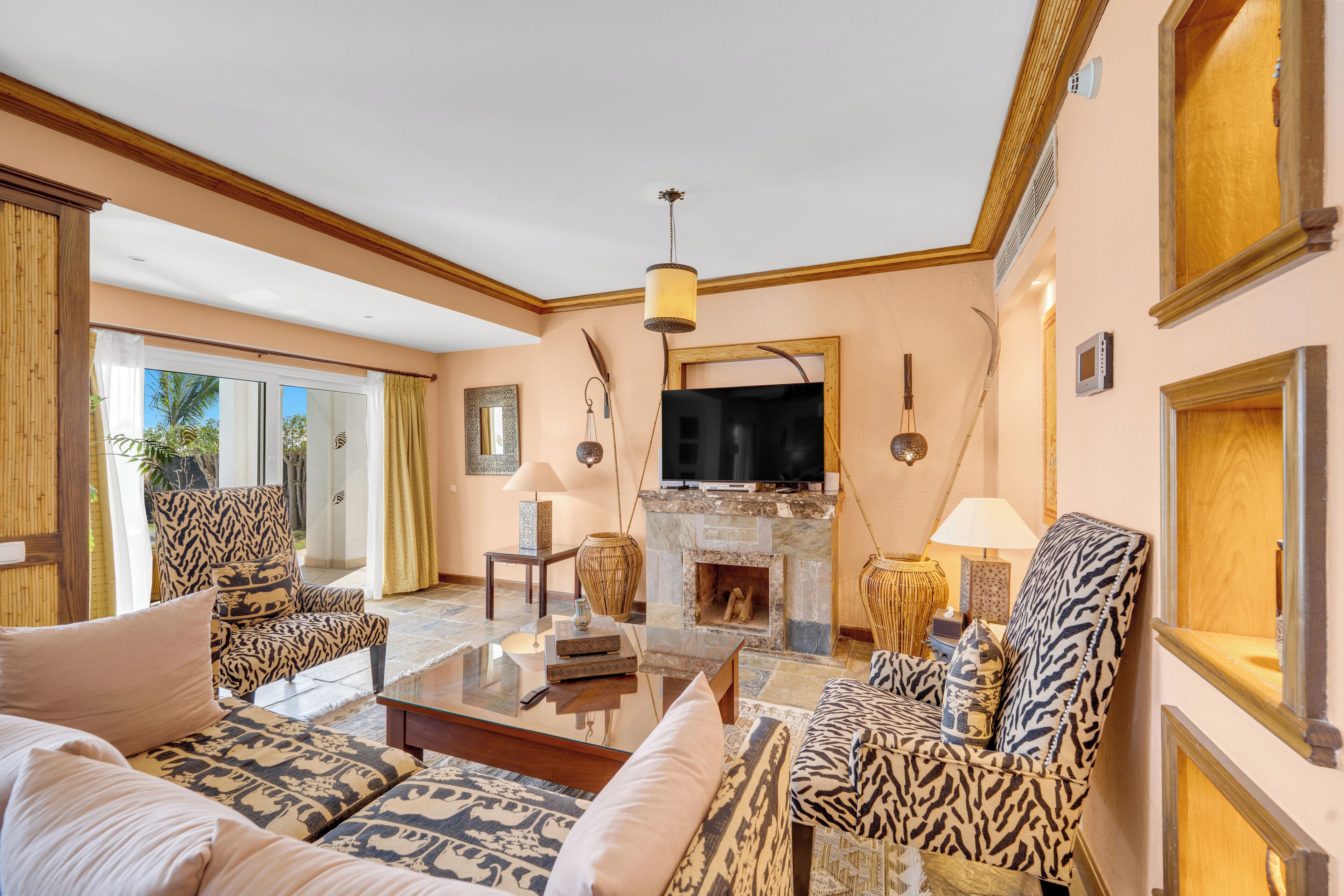 superior room, 3 single beds, sea view (aswan villa) | living room | lcd tv, dvd player