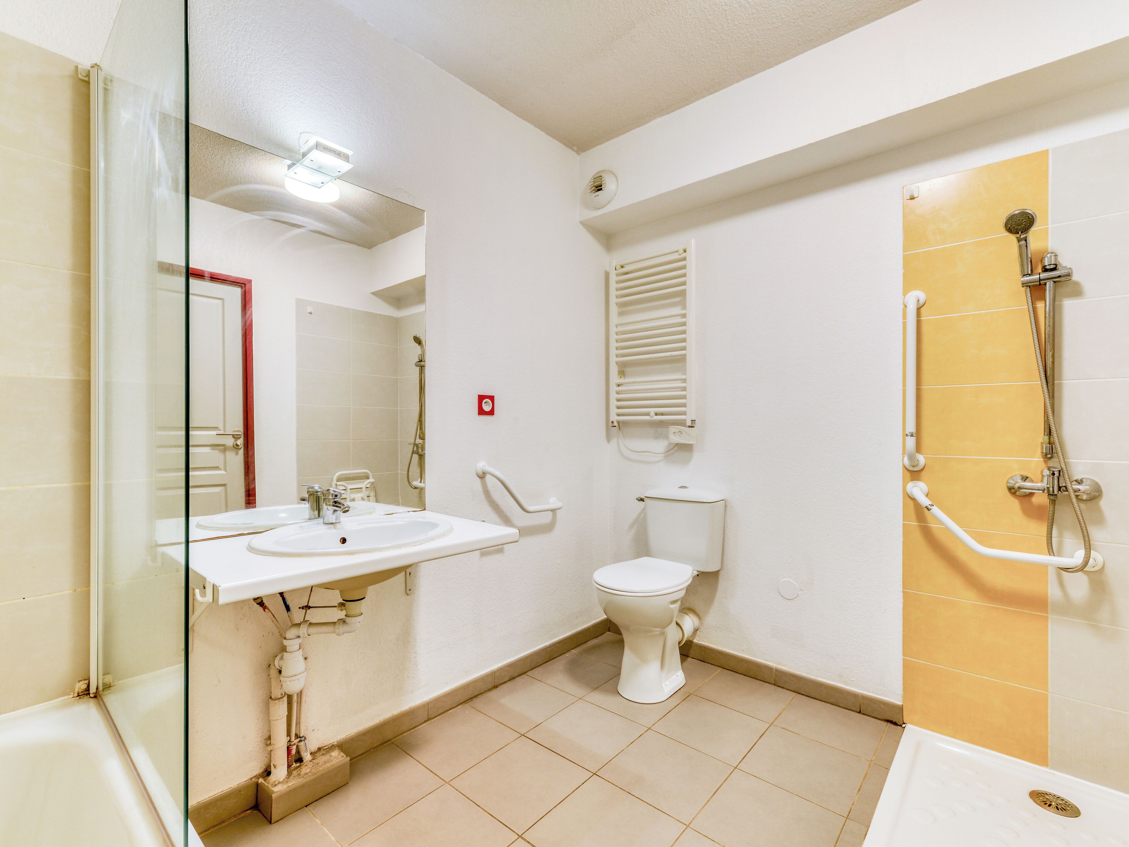 Studio, dapur kecil | Kamar mandi | Pengering rambut