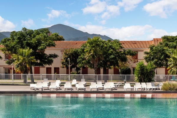 Piscine extérieure (ouverte en saison)