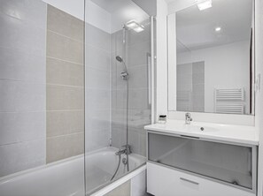 Huis, 2 slaapkamers | Badkamer | Een haardroger