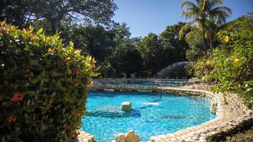 Piscine extérieure, tentes de plage, parasols de plage