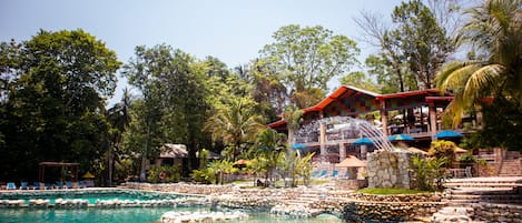 Piscine extérieure, tentes de plage, parasols de plage