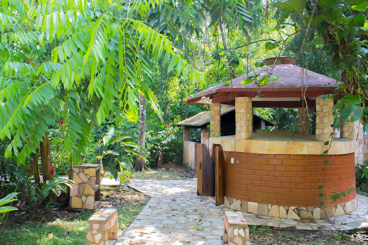 steam room, body treatments, mud baths, body wraps, body scrubs, facials