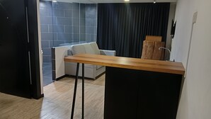 Deluxe Room, 1 King Bed, Bathtub - Hotel Regal Vista (Ipoh)