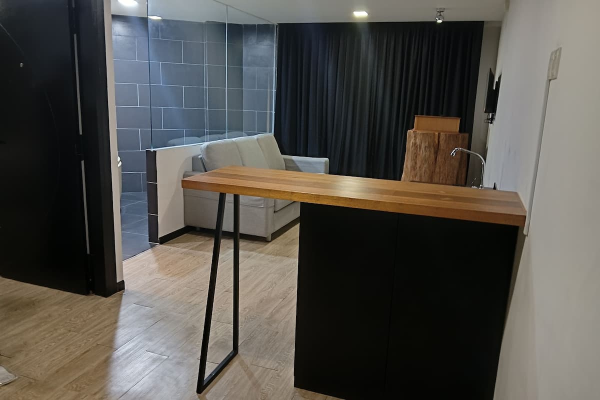 Deluxe Room, 1 King Bed, Bathtub