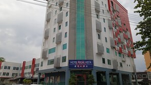 Front of property – evening/night - Hotel Regal Vista (Ipoh)