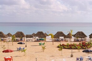 Am Strand, Cabañas (kostenlos), Strandtücher, Volleyball