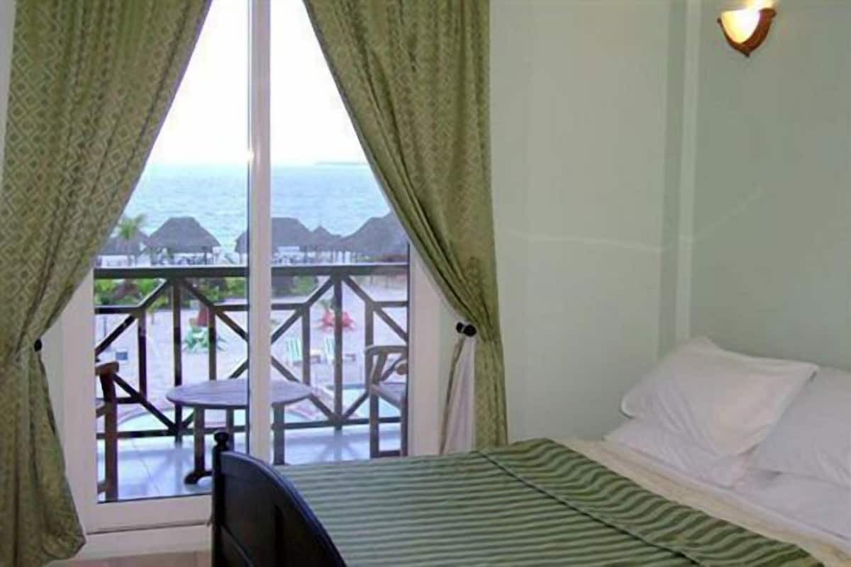 1 bedroom, in-room safe, desk, blackout drapes