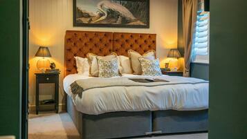 Family Room, Ensuite (With Bath) | 1 bedroom, individually decorated, individually furnished, desk