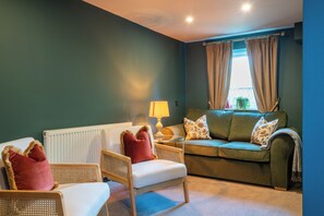 家庭房, 独立浴室 (With Bath) | 特色装修、特色家居、办公桌、笔记本电脑工作区