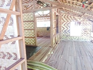 办公桌、旅行婴儿床、床单
