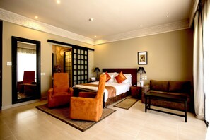 Chambre Deluxe | Literie de qualité, minibar, coffre-fort, bureau