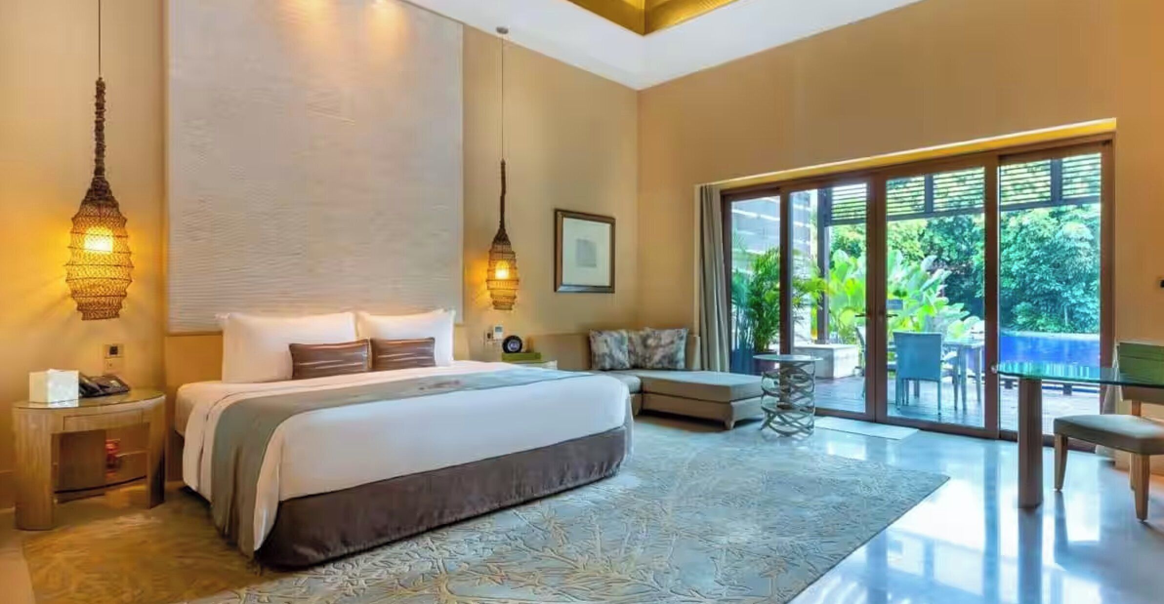 Chăn bông, minibar với thức uống miễn phí, két bảo mật tại phòng, bàn 