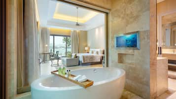 Two-Bedroom Villa | Bathroom | Free toiletries, hair dryer, slippers, towels