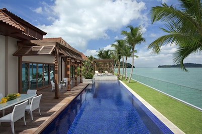 Resorts World Sentosa - Equarius Villas