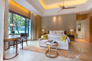 Biệt thự, 2 phòng ngủ | Chăn bông, minibar với thức uống miễn phí, két bảo mật tại phòng, bàn 